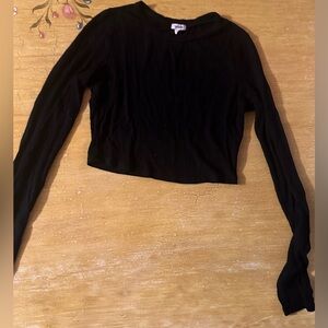 Black crop long sleeve garage T🖤